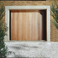 porte de garage sectionnelle latérale en bois
